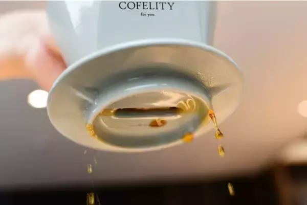 ドリッパーの穴が丸くない？！新感覚のコーヒードリッパー登場！