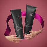 「愛せてますか？自分のカラダをケアすることで、自分自身を抱きしめるように愛してほしいから。11月22日(月)にuka Body Scrub Hugとuka Body Milk Hugが新発売。」の画像1