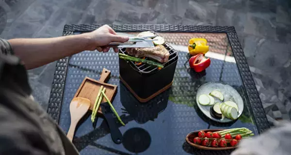 複雑な組み立て不要！ガス不要！二次燃焼の仕組みを採用！家でもアウトドアでも大活躍！多機能ポータブルグリル「Grillum」