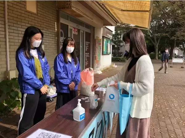 学生発案により使い捨てコンタクトレンズの空ケースを3日間で3,000個回収