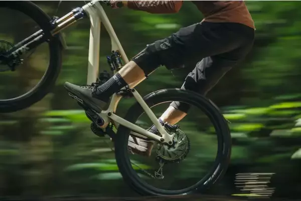 スペシャライズドからトレイルライドに適した新しいマウンテンバイク用シューズが二種類登場