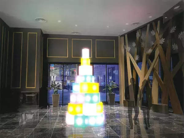 「2021クリスマスツリー～希望の光　Gift of Light～」６色の光がわたしたちの未来を照らす