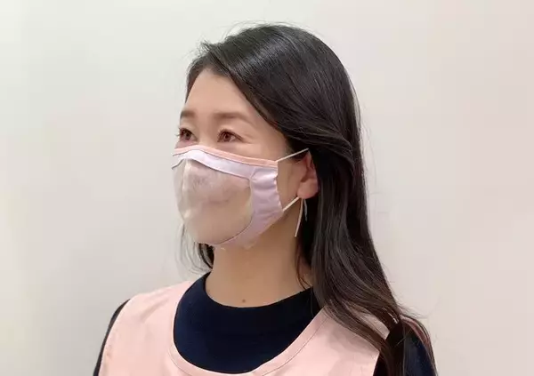 保育者の笑顔が見えるスマイルマスク発売