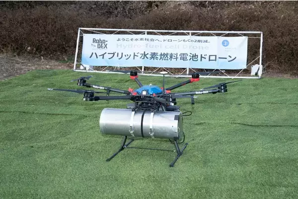 環境を配慮した長時間飛行　物流など産業利用の実現化へ向けて水素燃料電池ドローン用の特別仕様高圧容器経済産業省大臣特認取得して日本初の飛行に成功