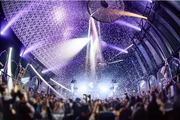 近未来な空間とダイナミックな演出で特別なナイトライフを。天井高約27mの大型VIPラウンジ&クラブ「RAISE」、東急プラザ銀座に12月3日（金）グランドオープン