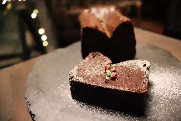 【レボン快哉湯】濃厚ガトーショコラ×深煎りウィンターローストコーヒー、冬を味わう濃密なペアリングが12月10日より新発売！