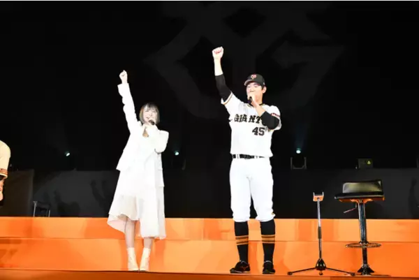 藍井エイル「読売巨人軍2021シーズン感謝祭in国技館」にサプライズ登場！読売ジャイアンツ 畠世周選手の夢 「藍井エイル様に会いたい。」が見事成就。「『ノーアウト満塁』より手が震えています。」