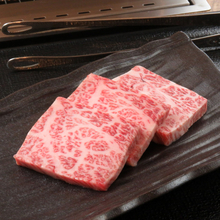 広島初登場の一人焼肉専門店「焼肉ウルフ」から"A4～A5ランク"の上質な和牛を使用した『特上すき焼き肉』と『特上カルビ』が新登場!!!