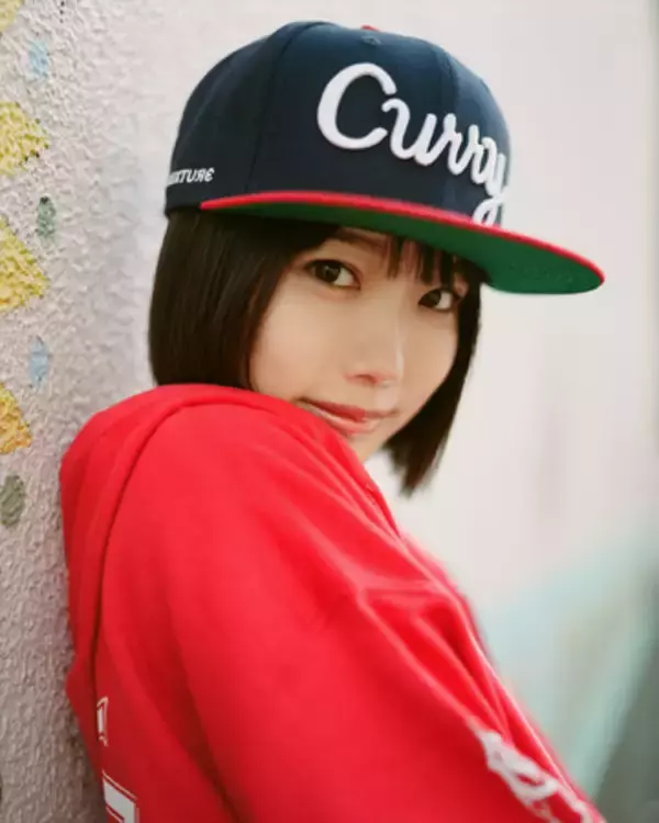 「あの」着用！ニューエラとのコラボレーションキャップを含む新作アパレルを、間借りカレー流行の祖「KENICKCURRY(ケニックカレー)」が12月18日から発売！