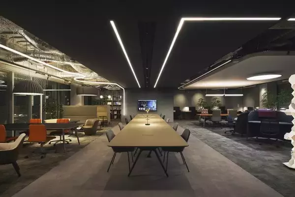 「ツクルバが設計を担当した(株)YAMAGIWAのオフィスがLITライティングデザインアワード2021（ワークプレイスライティング部門）を受賞」の画像
