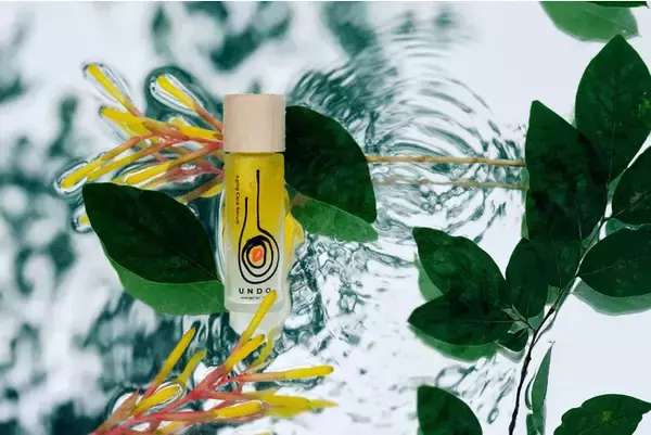 人気アパレルブランド「UN3D.」デザイナー「荻原桃子」がコスメを初プロデュース。注目の美容成分「CBD」や2種の「ヒト幹細胞」を配合した美容オイルを発売。