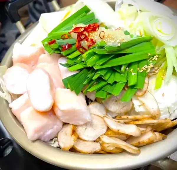 「もつ鍋のシーズン到来!!ホルモンの鮮度を誇る【明大前もつ焼きパラダイス富士】の国産牛もつ鍋スタート。」の画像