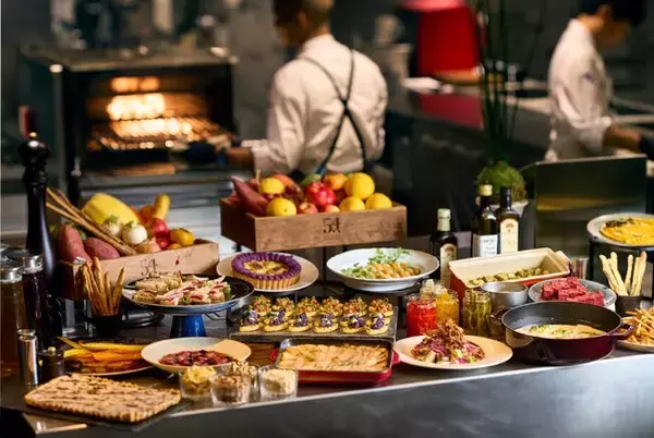 【ダーワ・悠洛 京都】Wellbeing Buffet 炭火の香りと旬を味わう 「炭火焼とパイの饗宴～根菜と茸が魅せる秋の深みブッフェ」開催