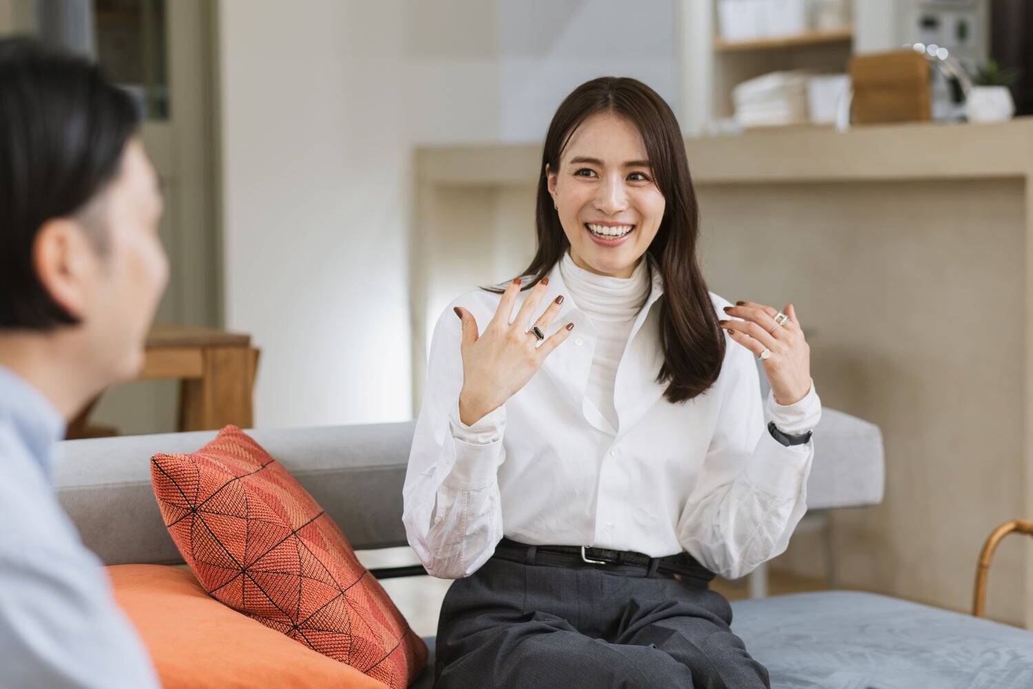 正解のない時代に、自分だけの「軸」を持つ。NewMe CCO笹川友里さんと紐解く、かしこく素敵な人生を育むヒント