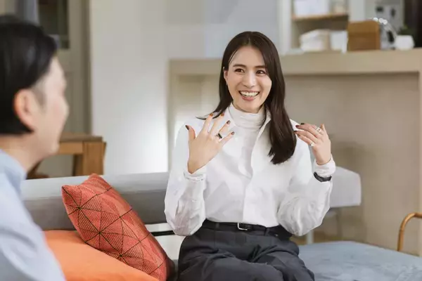 「正解のない時代に、自分だけの「軸」を持つ。NewMe CCO笹川友里さんと紐解く、かしこく素敵な人生を育むヒント」の画像