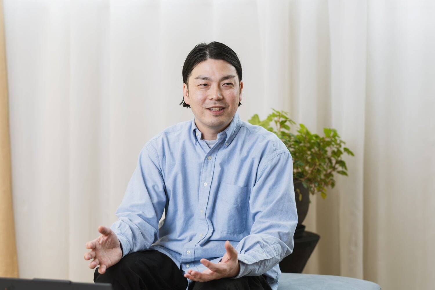 正解のない時代に、自分だけの「軸」を持つ。NewMe CCO笹川友里さんと紐解く、かしこく素敵な人生を育むヒント