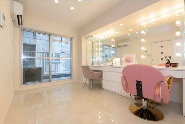 煌びやかなメイクルームを１DK賃貸で実現。「女優気分が味わえるメイクROOM」を3月10日（金）よりサイト公開