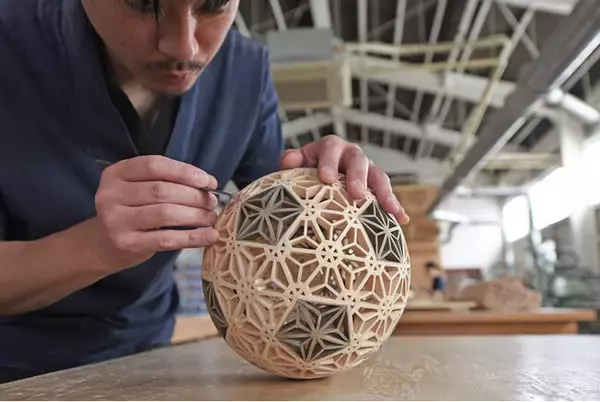 木組みだけで実現した球体型の組子細工「KUMIKO SPHERE」を発表― 天皇杯 JFA 第106回全日本サッカー選手権大会の公式ビジュアルにも採用 ―