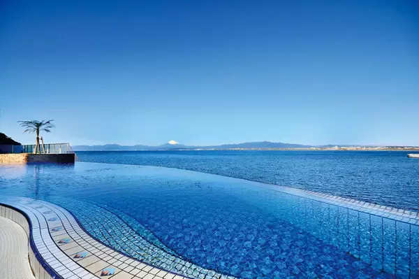 2025年初プールは開運スポット「江の島」で！『江の島アイランドスパ』のインフィニティプールが営業を開始