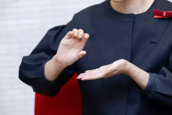 「一人でも多くの人にパーソナルな美容体験を。資生堂「聴覚障がい者向けオンライン美容相談サービス」」の画像