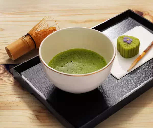 原宿・竹下通りの“茶室×カフェ”「NOA COFFEE MATCHA SALON」 ならではの新提案！抹茶やトッピングを好みに合わせて選べる「カスタマイズ抹茶ラテ」で抹茶体験をアップデート！