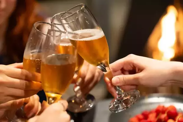 【愛知 知多半島】年末年始の期間限定。アルコールやソフトドリンク飲み放題がついた『アフタヌーン・ドリンクサービスプラン』｜～Glamping＆Resort～WOOD DESIGN PARK NOMA