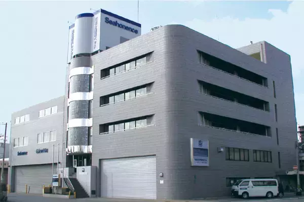 「医療・介護を取り巻く環境にもっと笑顔を──シーホネンス 70年の歩み・創業の志と常に挑戦する開発型メーカーの系譜」の画像