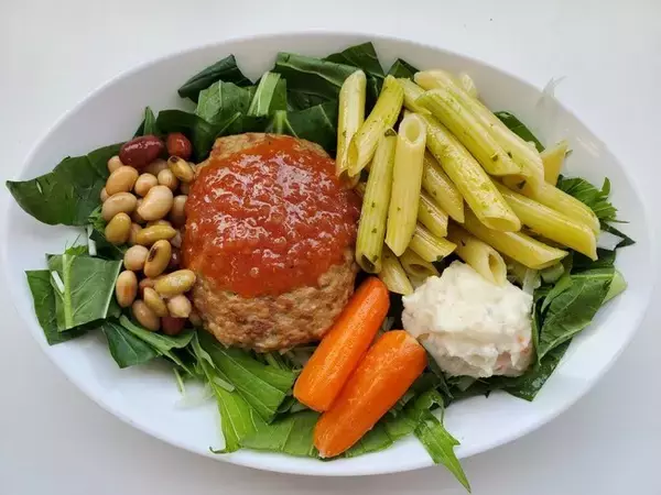 品川区×キユーピー連携プロジェクト第6弾「ハンバーグのしながわボウル」提供へ