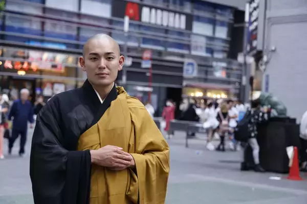 SNSの活用と仏教のイメージを大きく変えた「現代のお坊さん」。出版本から垣間見える現代人の悩みを読み解く。