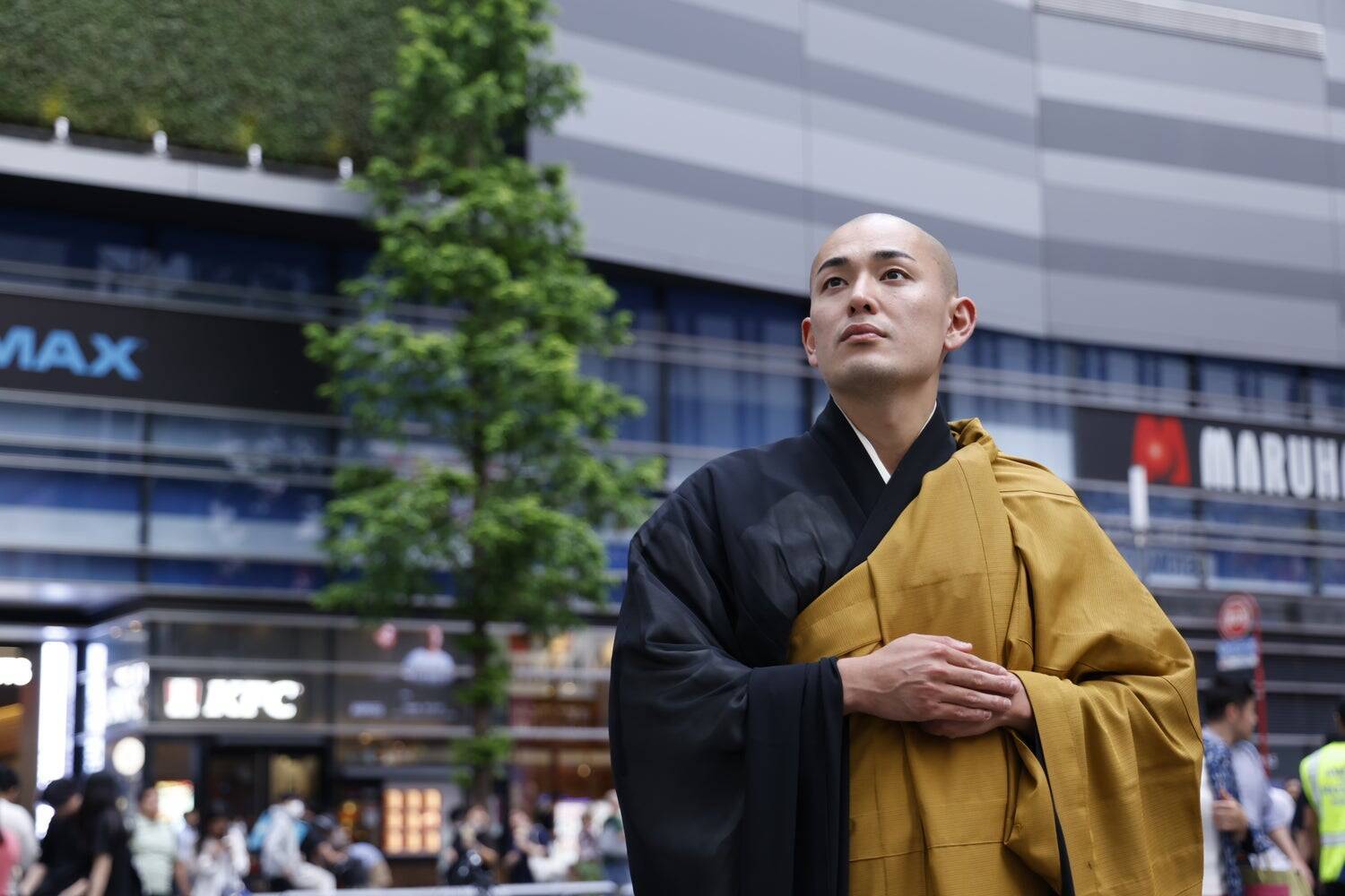 SNSの活用と仏教のイメージを大きく変えた「現代のお坊さん」。出版本から垣間見える現代人の悩みを読み解く。