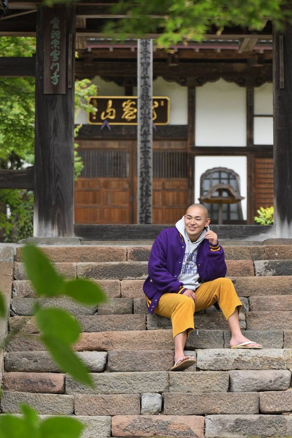 SNSの活用と仏教のイメージを大きく変えた「現代のお坊さん」。出版本から垣間見える現代人の悩みを読み解く。