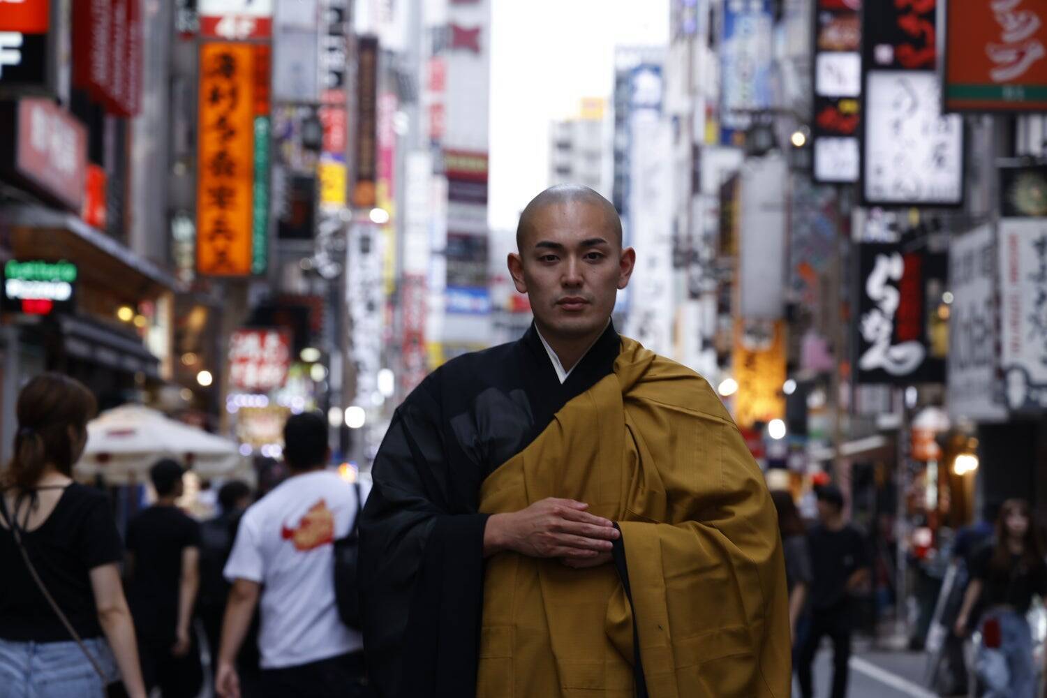 SNSの活用と仏教のイメージを大きく変えた「現代のお坊さん」。出版本から垣間見える現代人の悩みを読み解く。