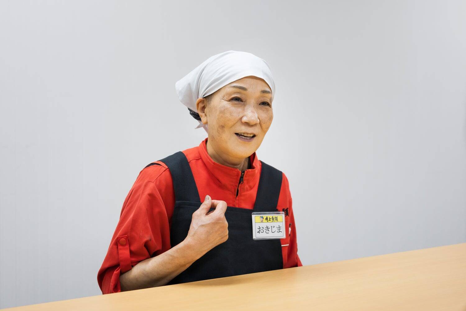 「今日のお魚、何がいい？」がもっと気軽に。 対面売場と食卓を笑顔でつなぐ、角上魚類・女性親切係の「対話の架け橋」。