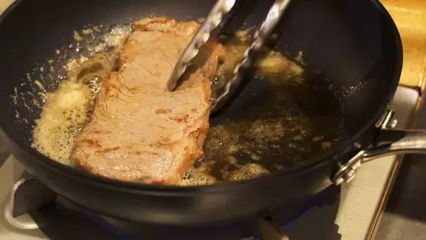 ～コロナ禍でおうちステーキへの需要高まる～シェフが教える「おいしい焼き方」動画でYouTube150万回超え