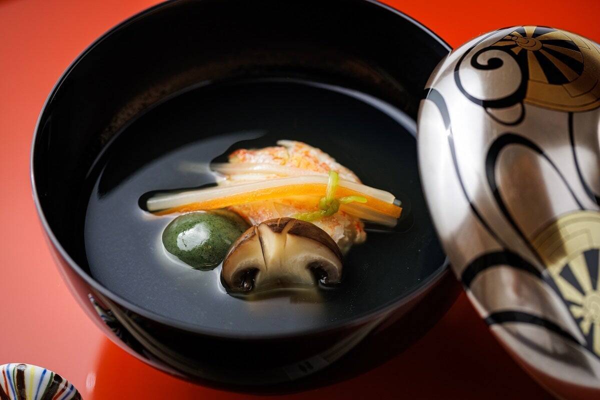 素材の味を生かして、つなぐ。料理人が思い描く味を形にする「万能すりみパウダー」
