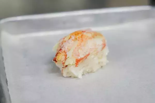 「素材の味を生かして、つなぐ。料理人が思い描く味を形にする「万能すりみパウダー」」の画像