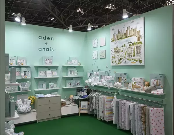 「『一枚広げると、世界がある 』街が、宇宙が、アトリエがファミリーを包む」の画像