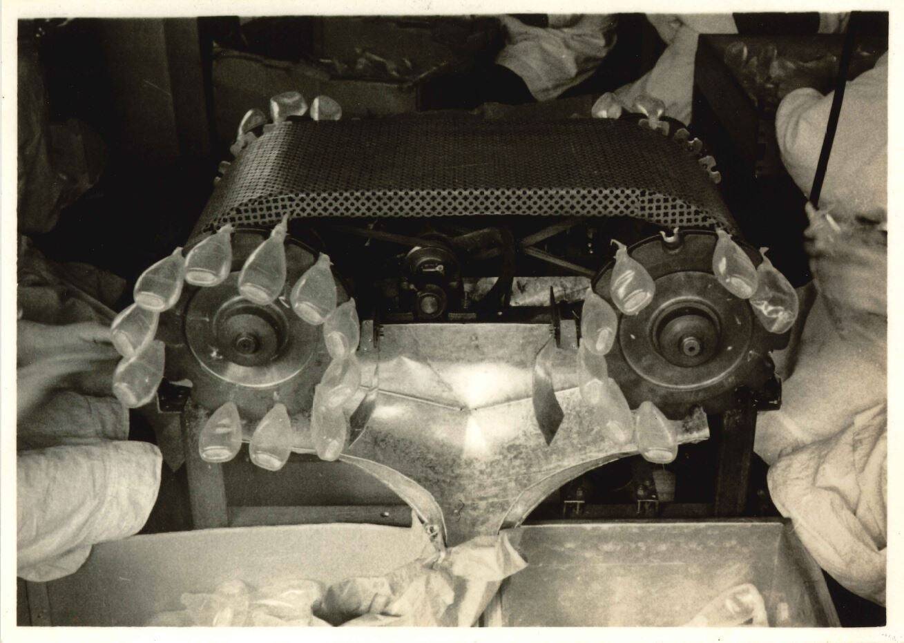 コロナ禍の需要変化を予測し起案された、“自動的に立ち上がる”画期的なレンジ袋「EMC RISE」。創業106年・キョーラク株式会社の若手社員の奮闘