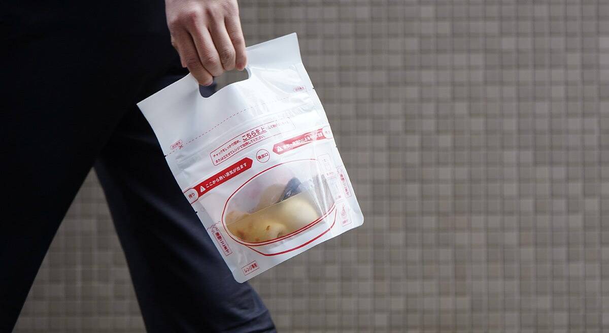 コロナ禍の需要変化を予測し起案された、“自動的に立ち上がる”画期的なレンジ袋「EMC RISE」。創業106年・キョーラク株式会社の若手社員の奮闘