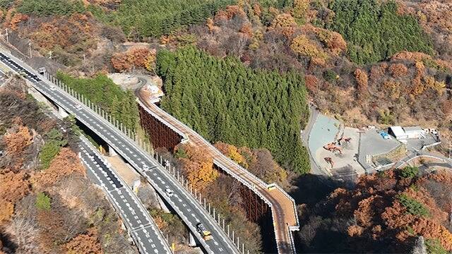 高速道路のトンネル直上70mの崖で岩塊掘削に挑む（大林組-プロジェクト最前線「上信越自動車道（落石対策）北野牧（その1・2）工事」）