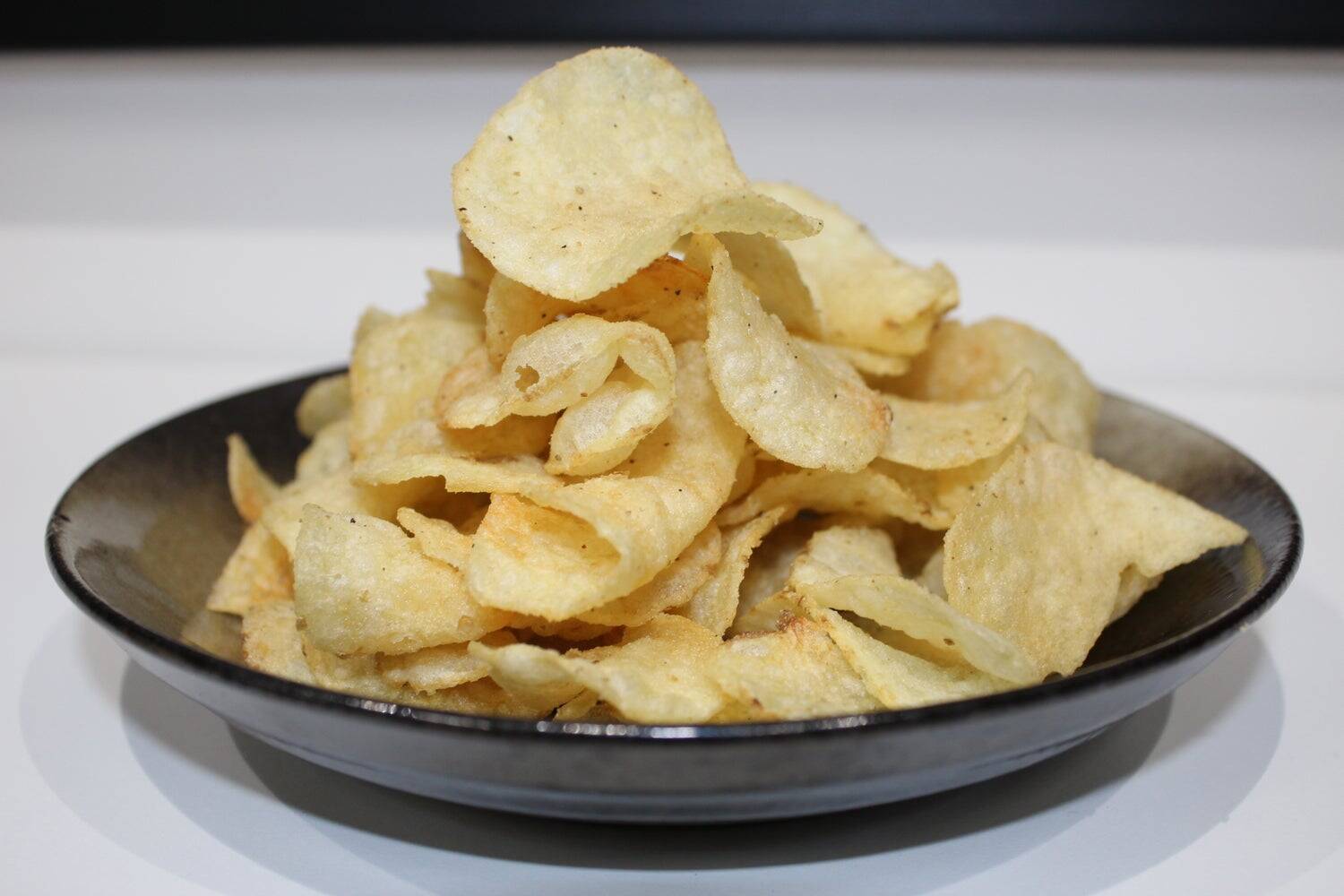 湖池屋が次に挑むのは「夢のポテトチップス」開発！？　大人に向けたポテトチップスの新スタイル「湖池屋プライドポテト GOLD STYLE 食塩不使用」が誕生した理由