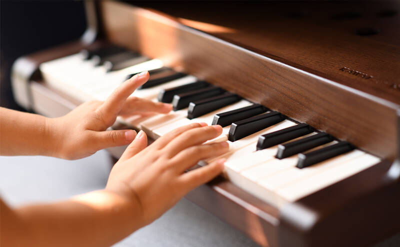 きっかけは共通の想いから。楽器メーカーと家具メーカーのコラボレーションで生まれたミニピアノに込められた想いとは？