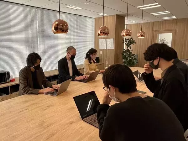 デリバリーコンサルティング　プログラミング教育を推進するNPO法人Unbiased Learningが開催する米国発YouTube 748万フォロワーの人気IT教育コンテンツの教室展開を支援