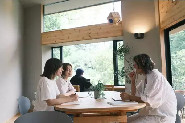 八ヶ岳南麓・山梨県北杜市　宿泊機能付きコワーキング＆交流スペース「ヒュッゲの森 Hostel ＆ Workspace 」8/17（木）OPEN　