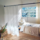 「たった1本の突っ張り棒で空間を自由にアレンジ！お部屋の間取りやレイアウトを変えて軽やかな暮らしを実現「DRAW A LINE（ドローアライン）」新商品が1月より予約販売開始」の画像1