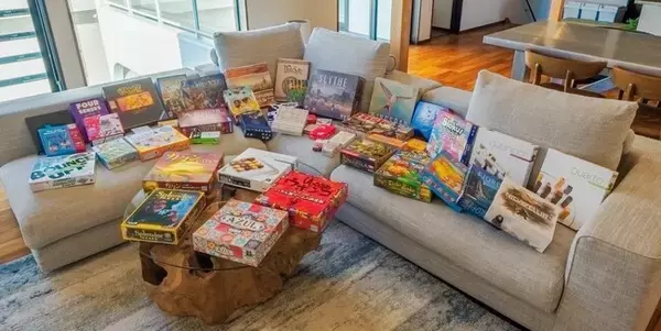 オーシャンフロントの別荘で、“デジタルデトックス” なひとときを。別荘サブスク「WITH SEA 秋谷1st」、天候に左右されない滞在体験を拡充する「ボードゲーム50選」を導入。