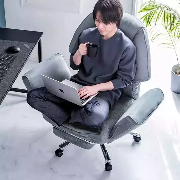 オットマン内蔵！135度リクライニングチェアを発売