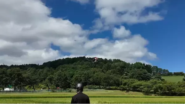 北斗市の農業高校生が農業用ドローンの自動航行・水散布デモを見学　北斗市・北海道大野農業高等学校・DITの産官学連携によるスマート農業教育