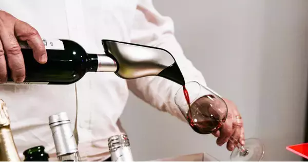 AI判別によりワインごとに最適な酸素量を加えられる「スマートワインエアレーターAveine（アベイン）」をMakuakeにて発売開始