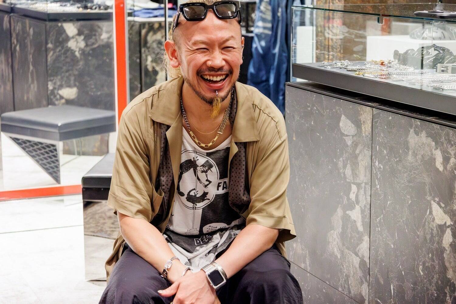 すべて試着し、手書きで残す。選び抜かれた一着がAYINに並ぶまで